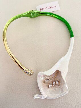 NWT BETSEY JOHNSON Calla Lily Collar Necklace Floral Design Crystals MSRP $128